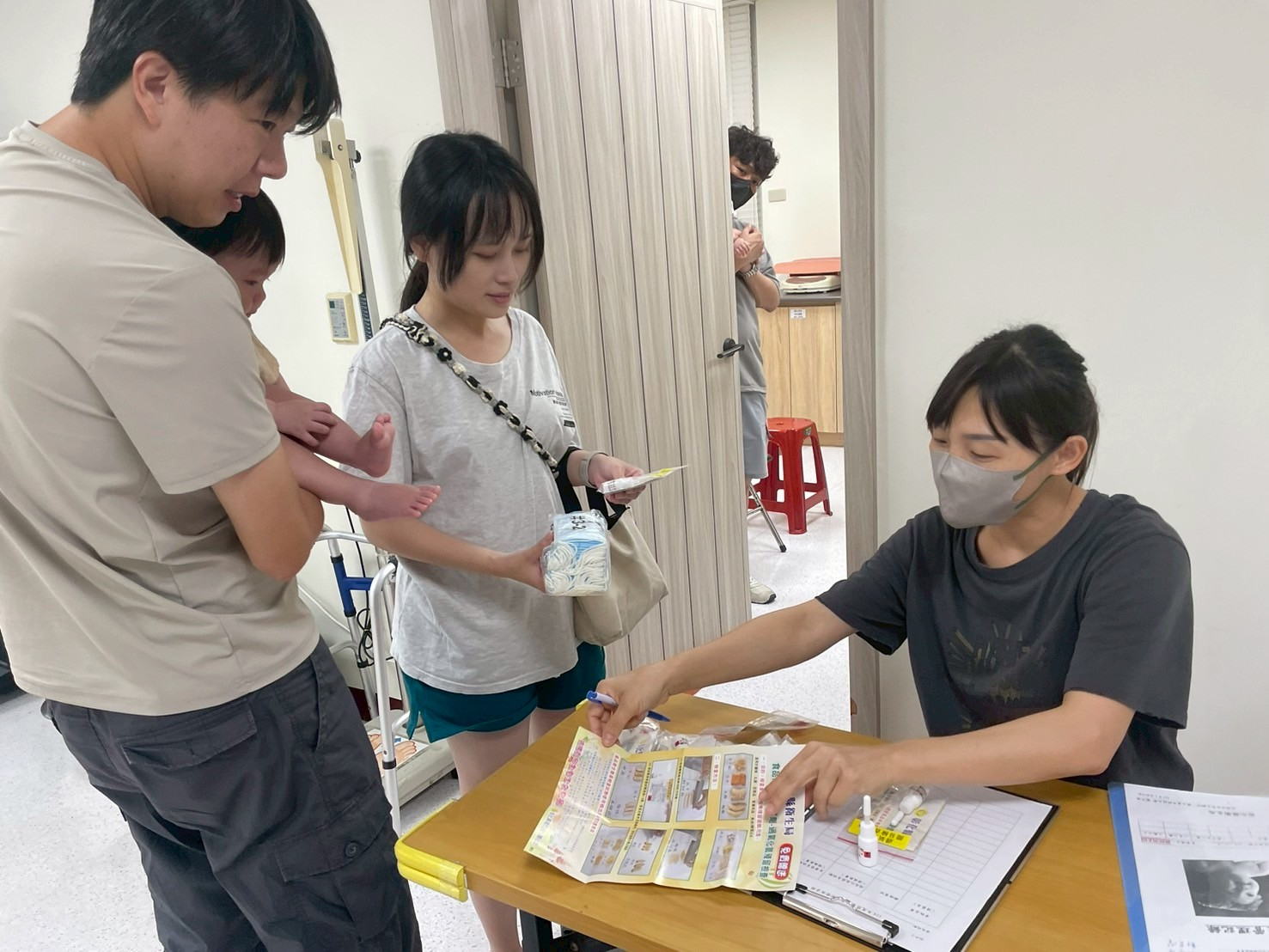 114年9月23日 過氧化氫簡易試劑宣導照片2