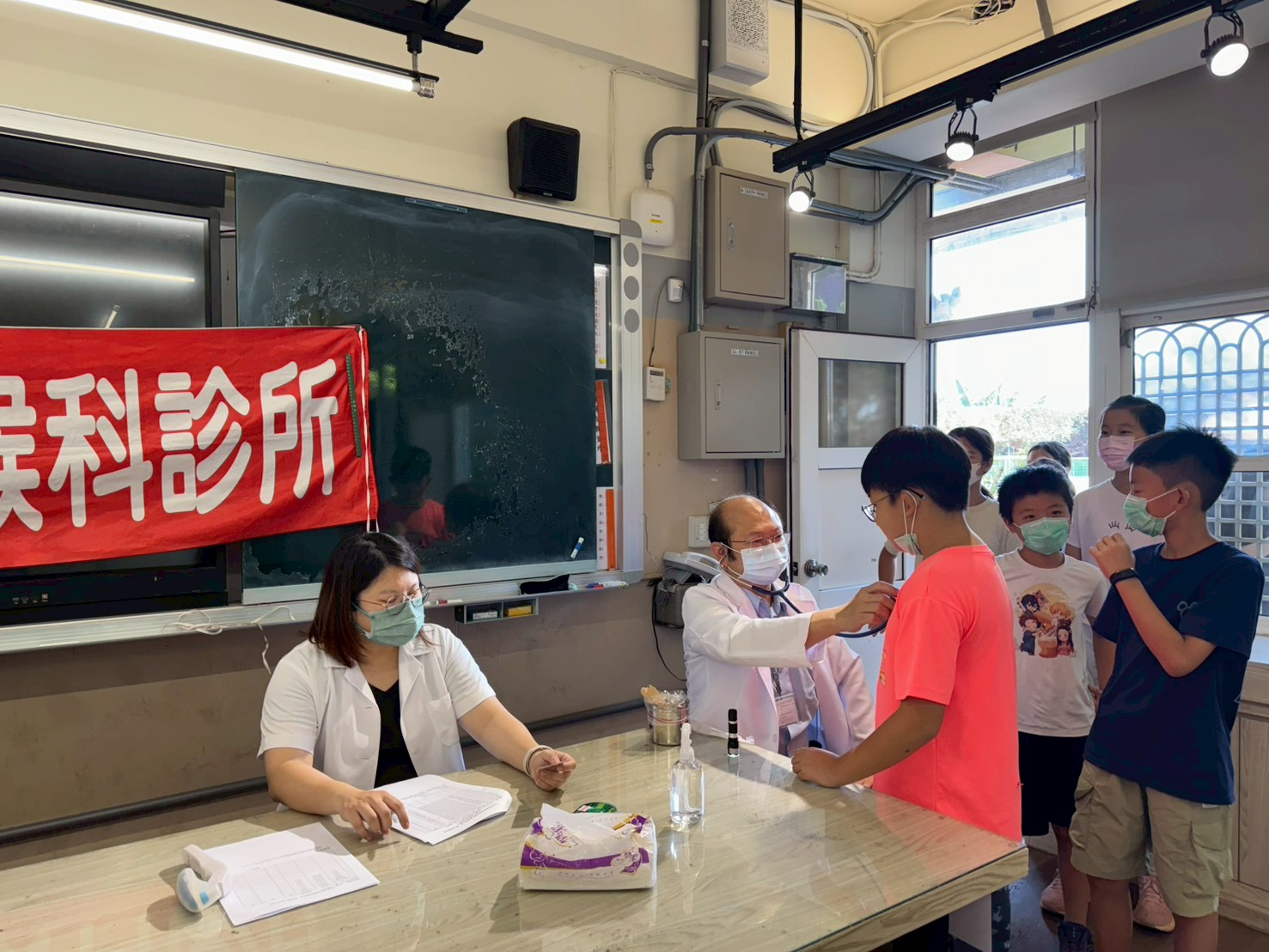 114年10月17日 芬園鄉校園流感及新冠疫苗施打照片5