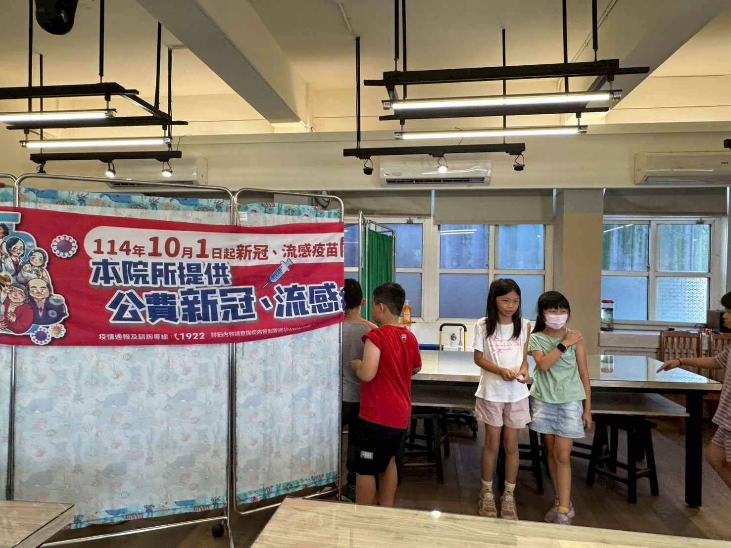 114年10月17日 芬園鄉校園流感及新冠疫苗施打照片1